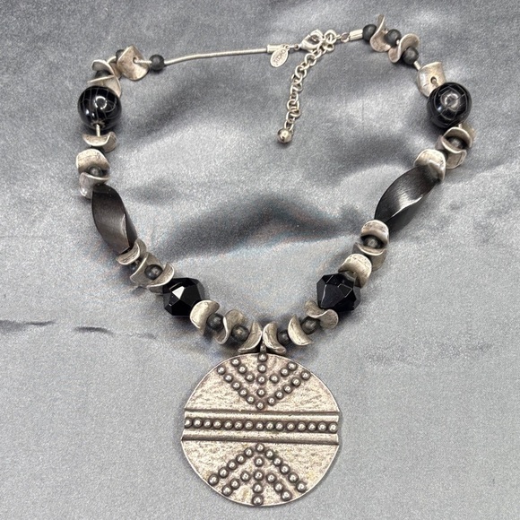 Silver and Black Beaded Necklace - Picture 1 of 3